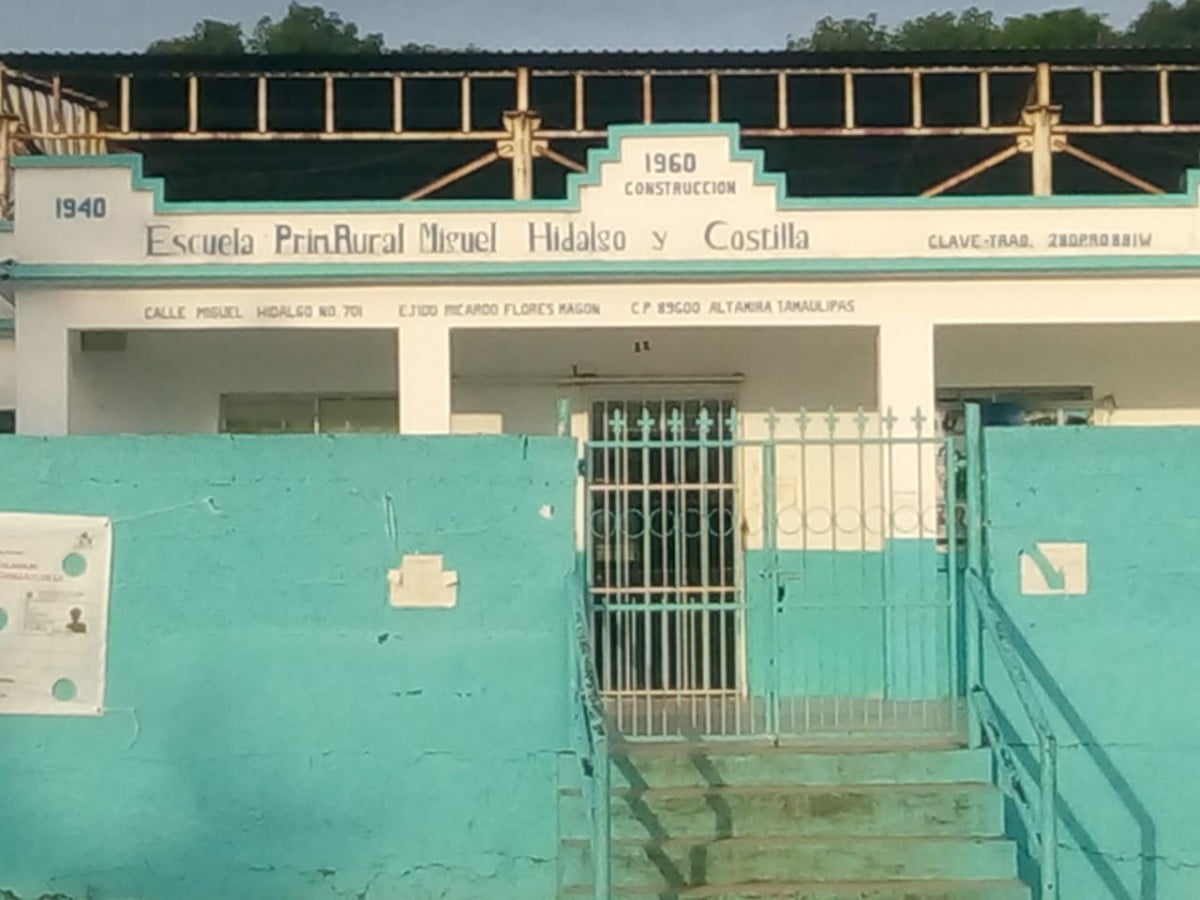 Condicionan entrega de papeles en escuela de Altamira