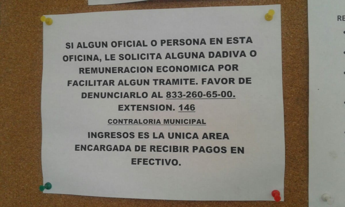 Colocan letrero en tránsito donde se pide denunciar a Tránsitos «mordelones» en Altamira