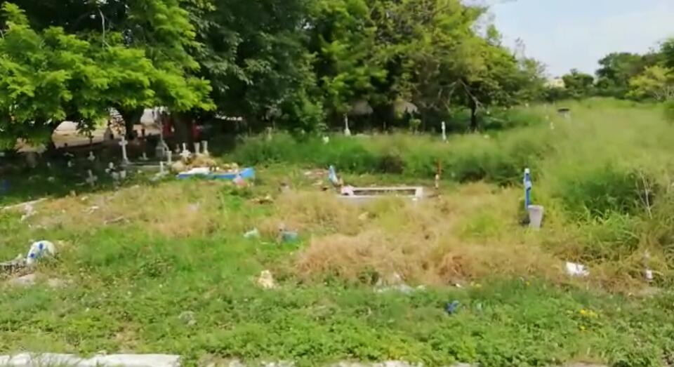 En el abandono cementerio municipal de Colinas de San Gerardo