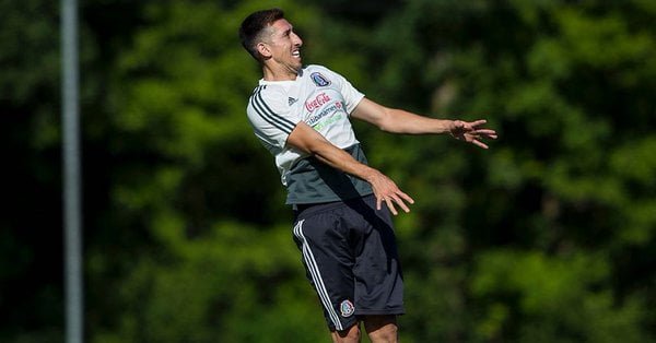 Héctor Herrera deja la concentración del Tri