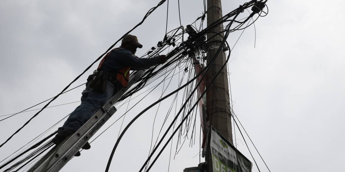 Sin luz desde hace cuatro días viven familias de Villa Cuauhtémoc en Altamira
