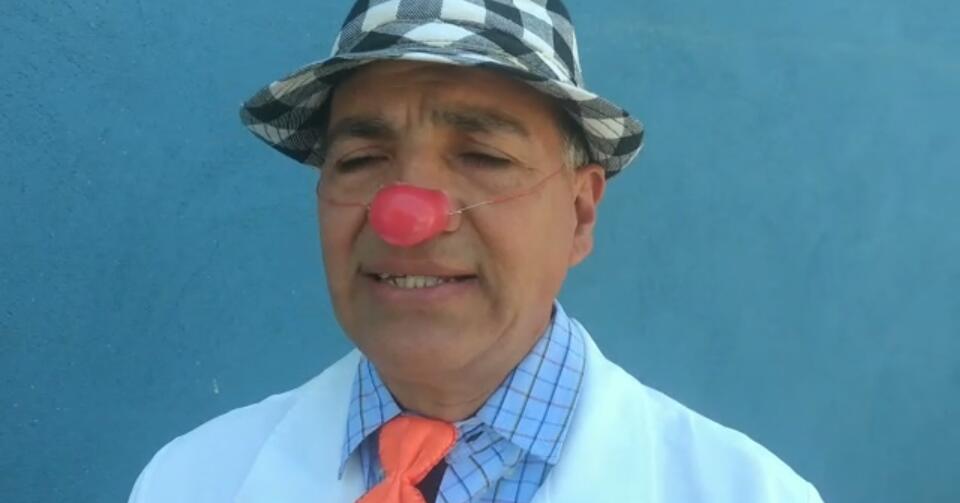 Van por doctores de la Risa en Nuevo Laredo