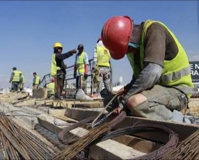 Emigran por trabajo obreros de la construcción en Altamira