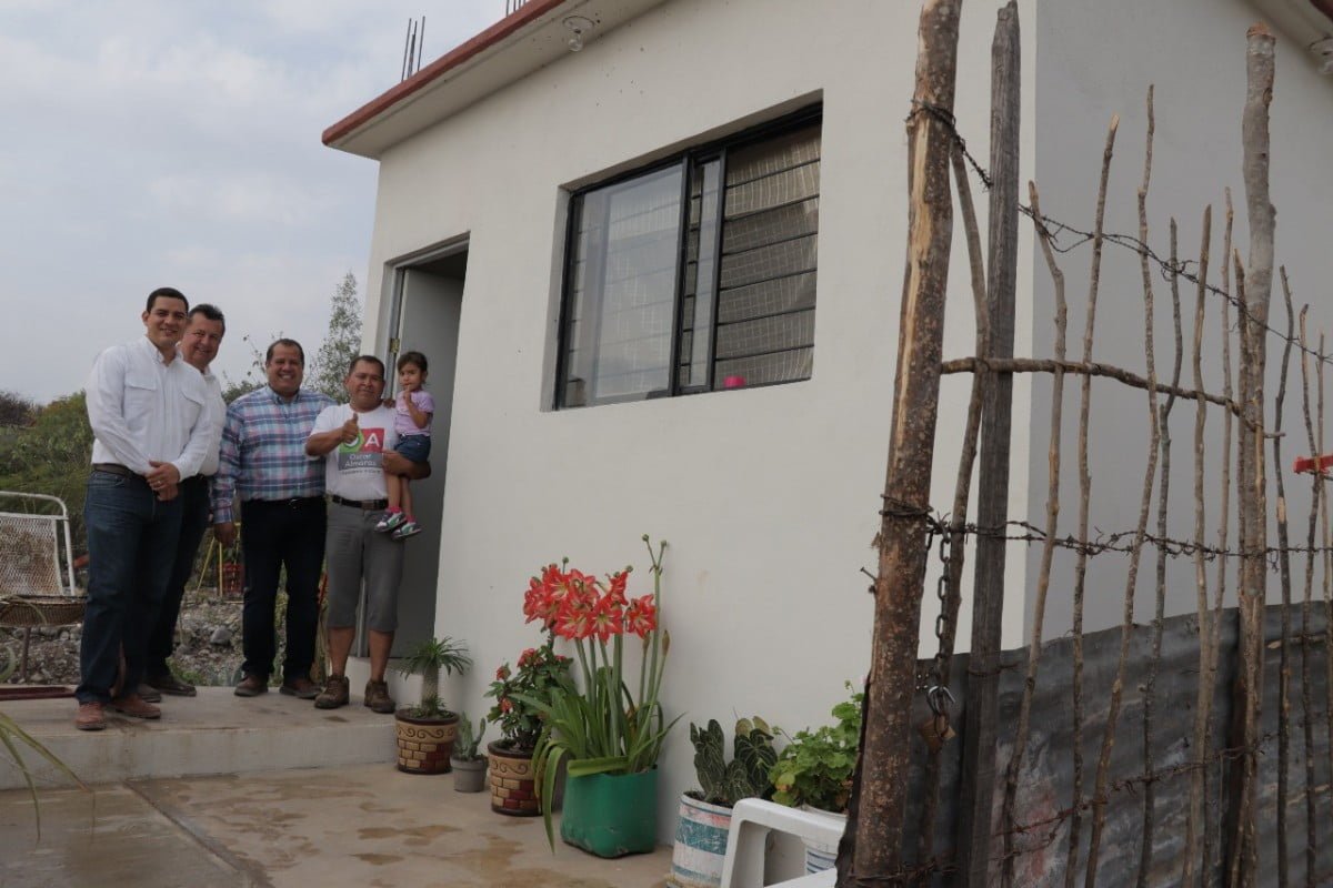 Logran gestiones de Oscar Almaraz  que mil 250 familias mejoren viviendas