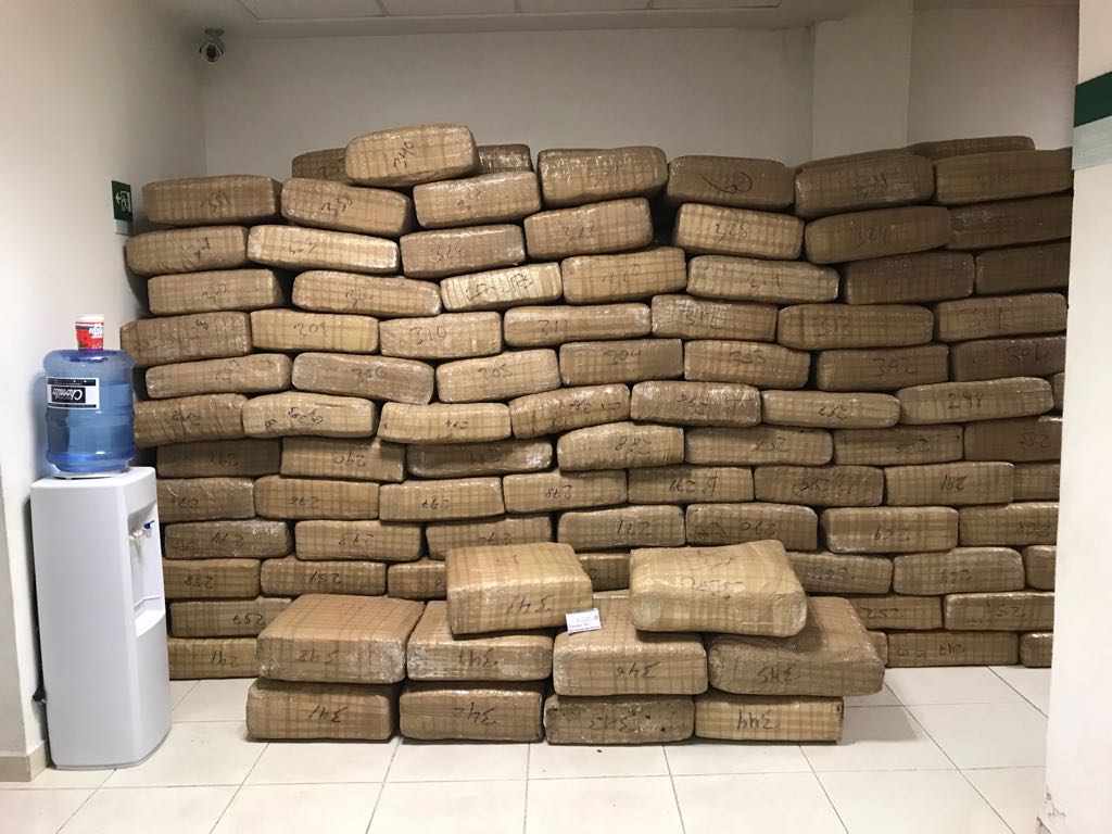 Aseguran más de 3 toneladas de droga en Valle Hermoso