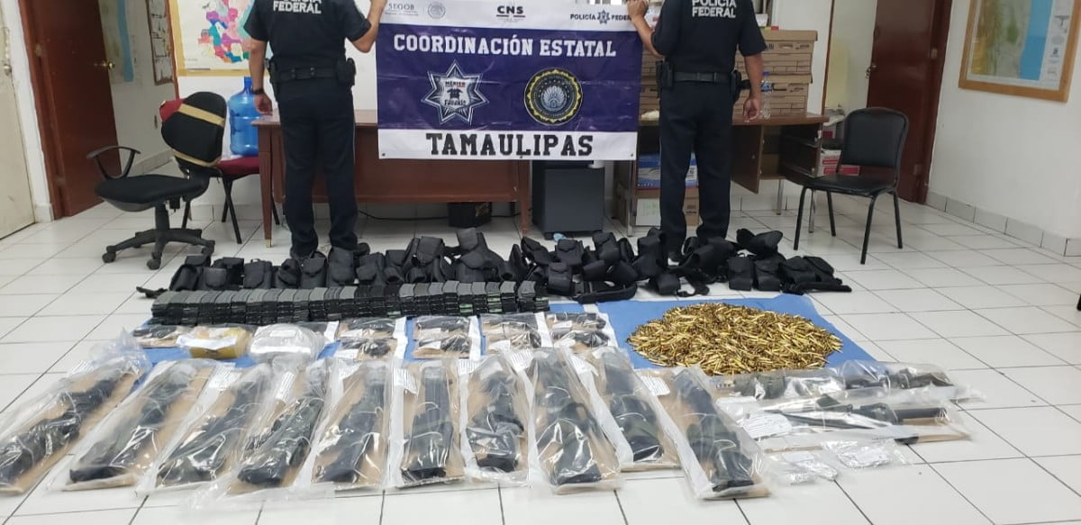 Detienen camión en la Victoria-Monterrey, traía fuerte arsenal