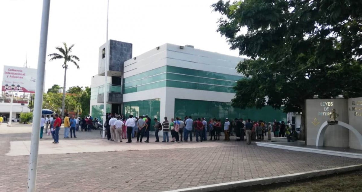 Dan de baja a trabajadores y no les pagan quincena
