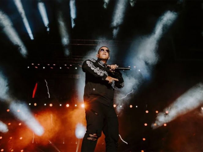 Se hace pasar por Daddy Yankee y roba 2.3 mdd al cantante