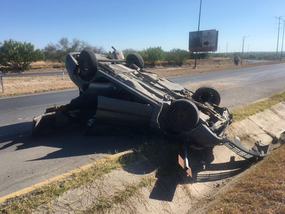 Queda herida tras volcar en Bulevar Colosio de Nuevo Laredo