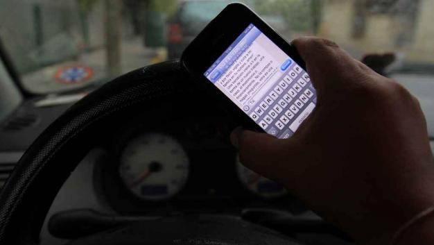 Padre que texteaba atropella y mata a hijo