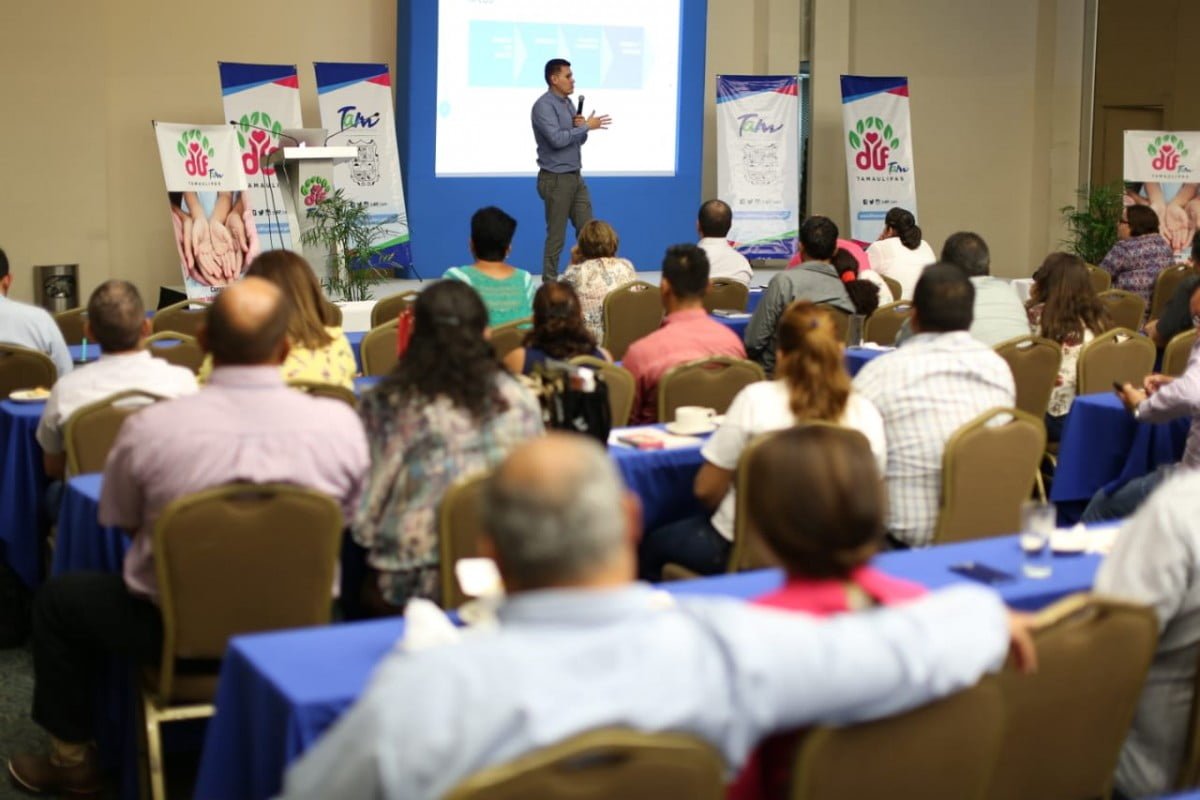 Imparten curso a más de 100 parejas que desean adoptar