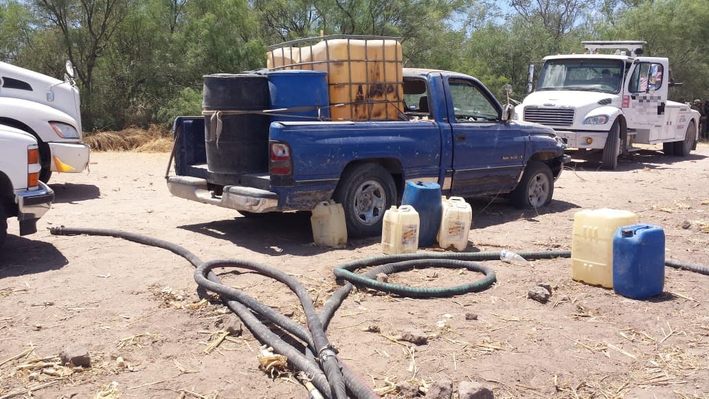 Abandonan vehículos con 5 Mil 400 litros de gasolina en Río Bravo