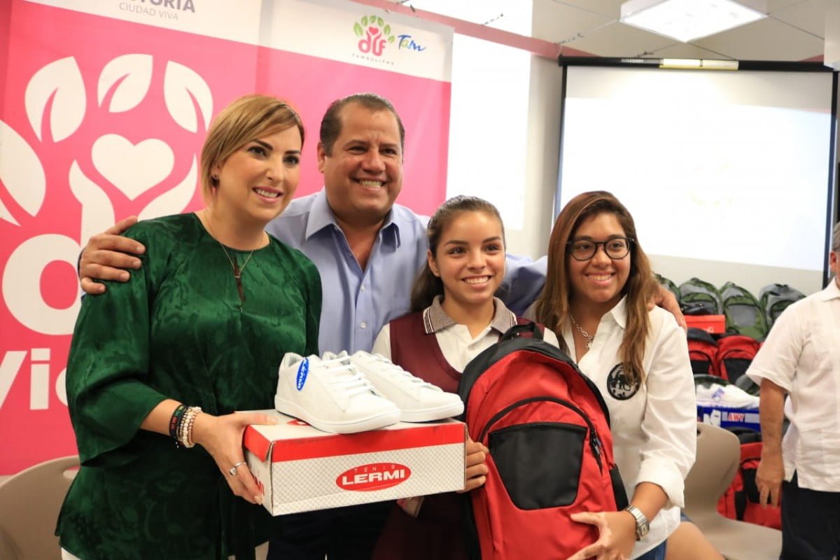 Concluyen Oscar y Tony entrega de apoyos escolares a 800 niños