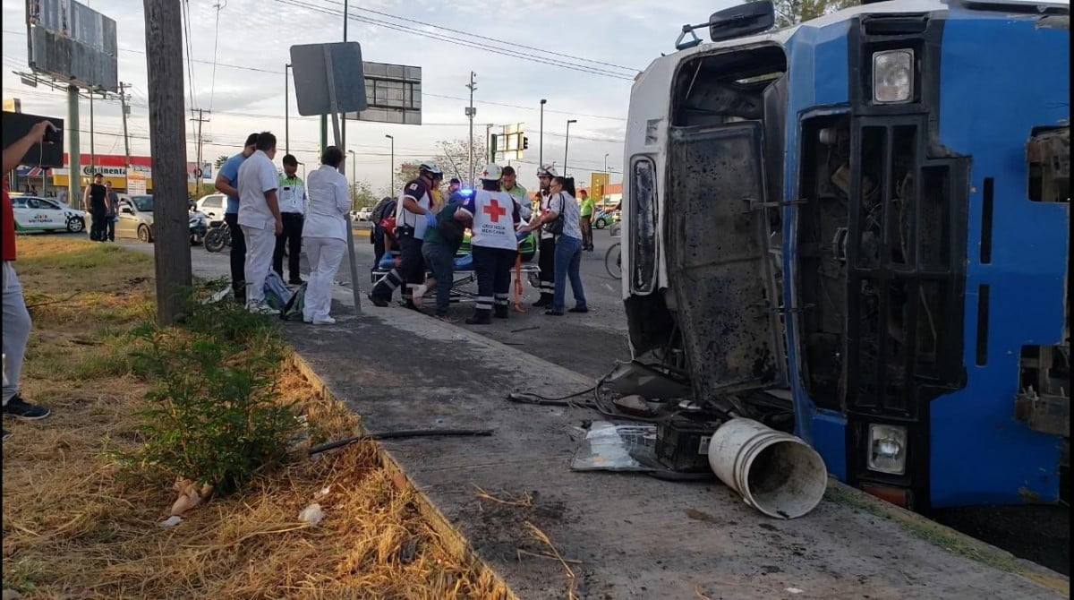 Vuelca Microbús Chatarra 15 Pasajeros Lesionados Noticias24siete