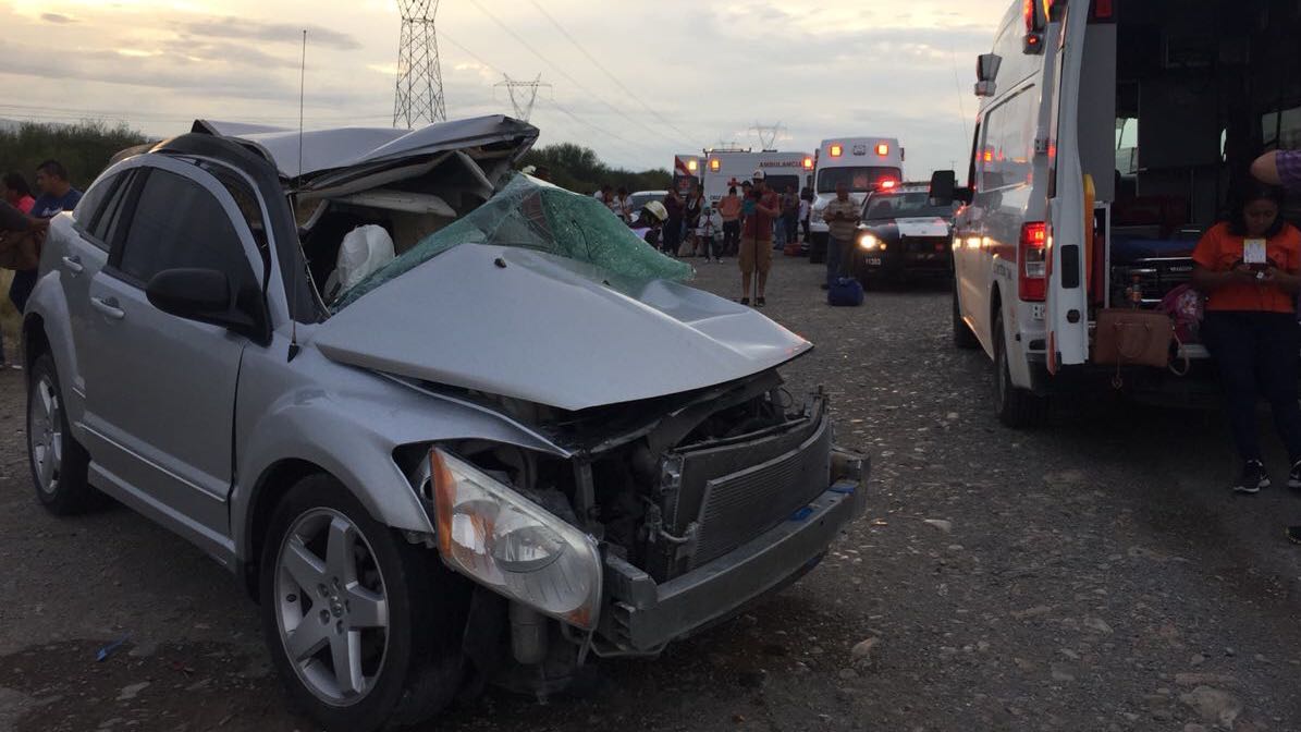 Choque de autobús deja 24 heridos y un muerto