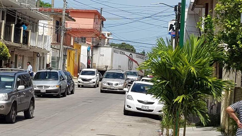 De nueva cuenta chófer de unidad pesada ocasiona caos en Avenida Cuauhtémoc