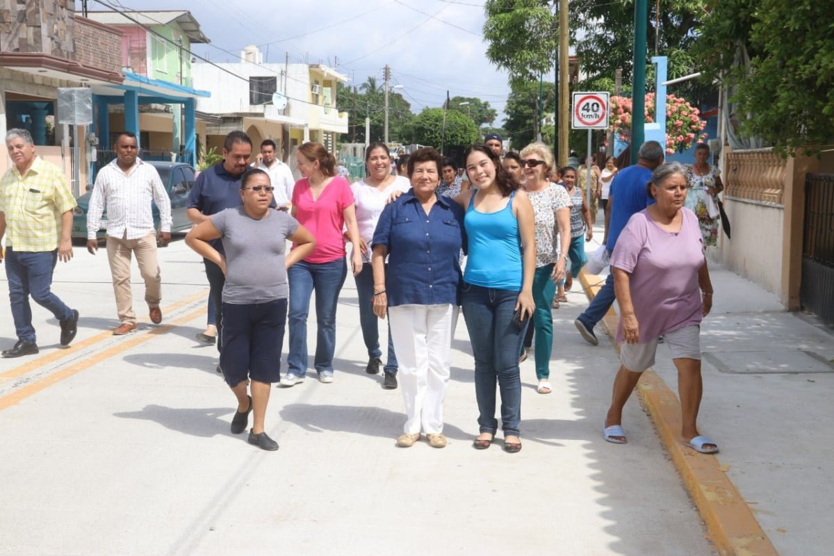 Entregan pavimentación de calle en la colonia Revolución Verde en Tampico