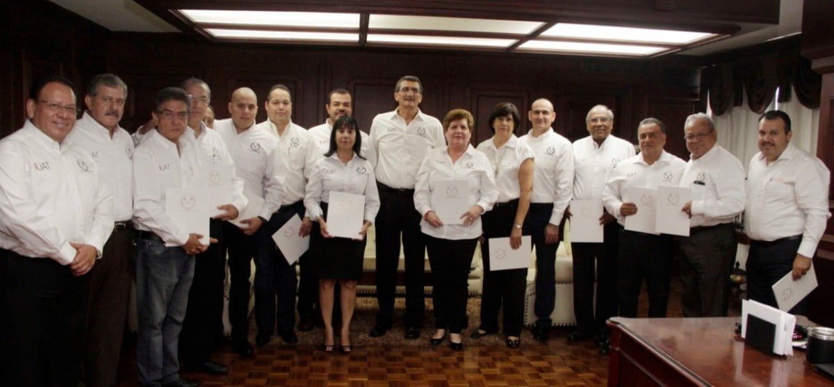 Entrega Rector nombramientos a secretarios de la UAT