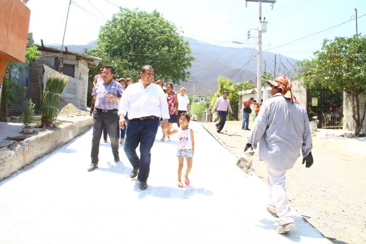Concluye Municipio pavimentación de tres calles más