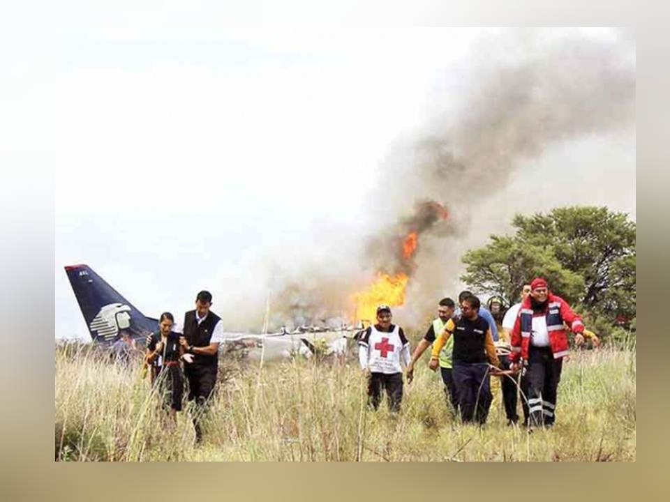 Sobrevivieron 103 a caída e incendio de avionazo en Durango