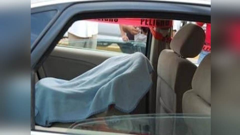 Olvida a su hijo en el carro durante 6 horas y este muere asfixiado