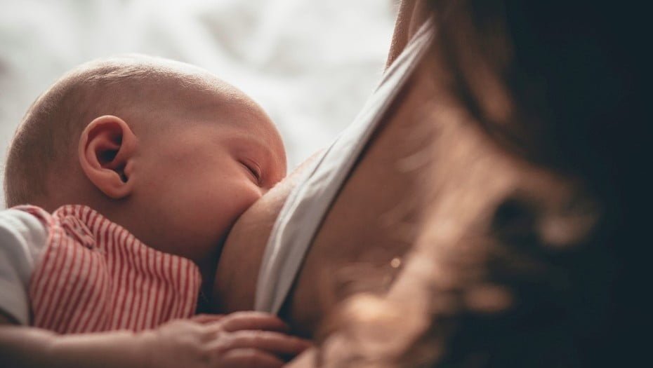 Madres dejan de amamantar a recién nacidos por rol de trabajo
