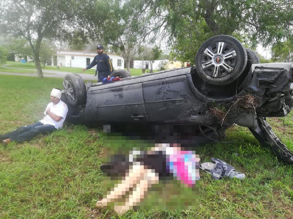 Conducían ebrios y vuelcan, mujer muere y dos jovenes quedan hospitalizados
