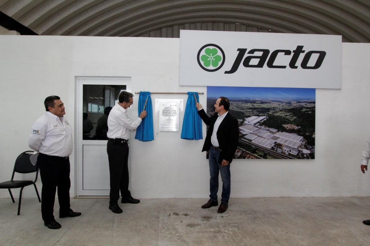 Inaugura Rector aula didáctica del Centro de Agricultura de Precisión de la UAT