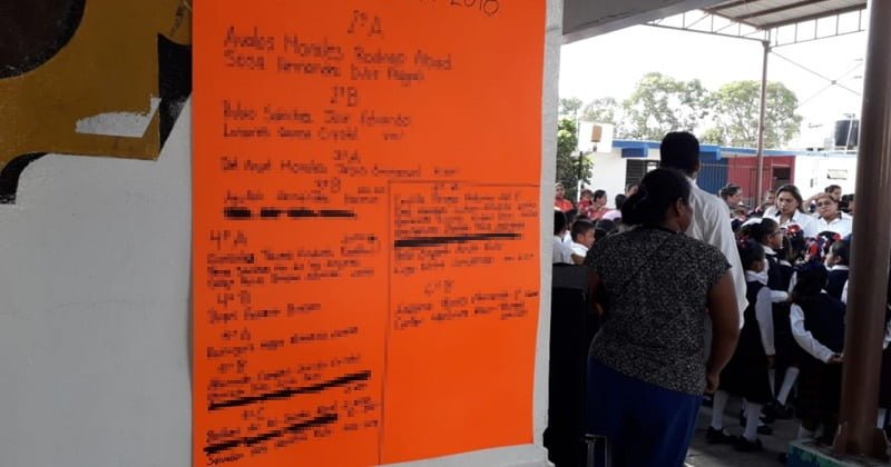 Por adeudos de sus padres, niños son exhibidos en escuela de Altamira