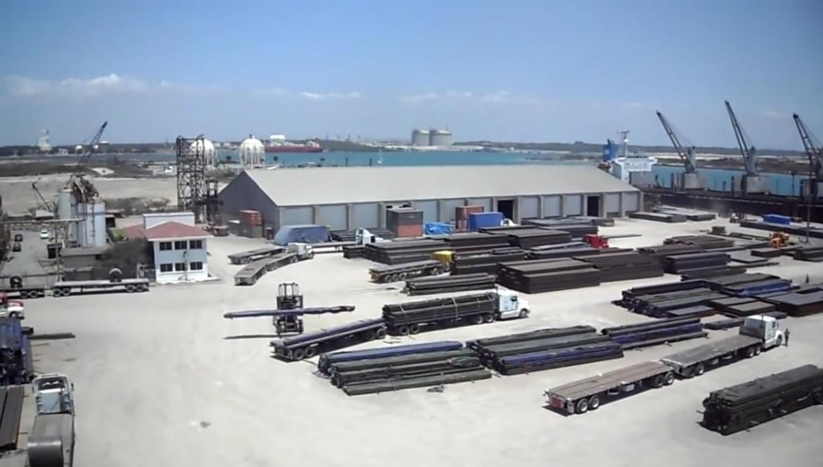 Amenazan obreros con parar actividades a empresa del puerto de Altamira