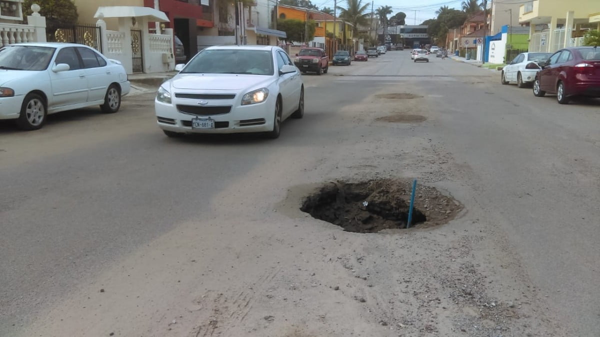 Dejan dren inconcluso y habitantes de la colonia Unidad Nacional ahora se inundan