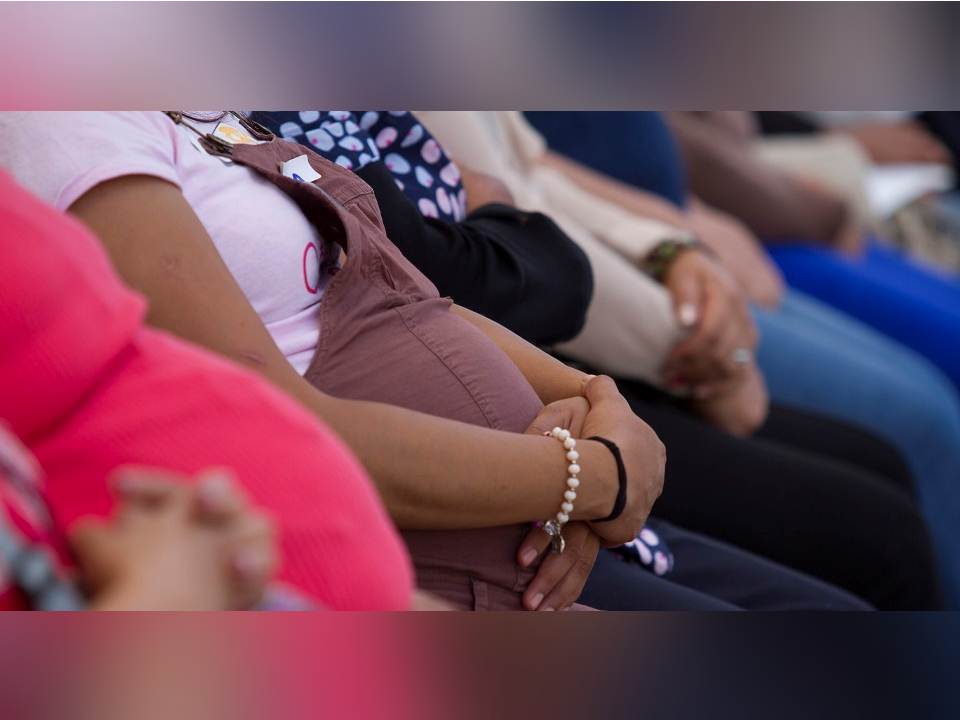Invita Sociedad Civil a apadrinar a una mujer embarazada abandonada