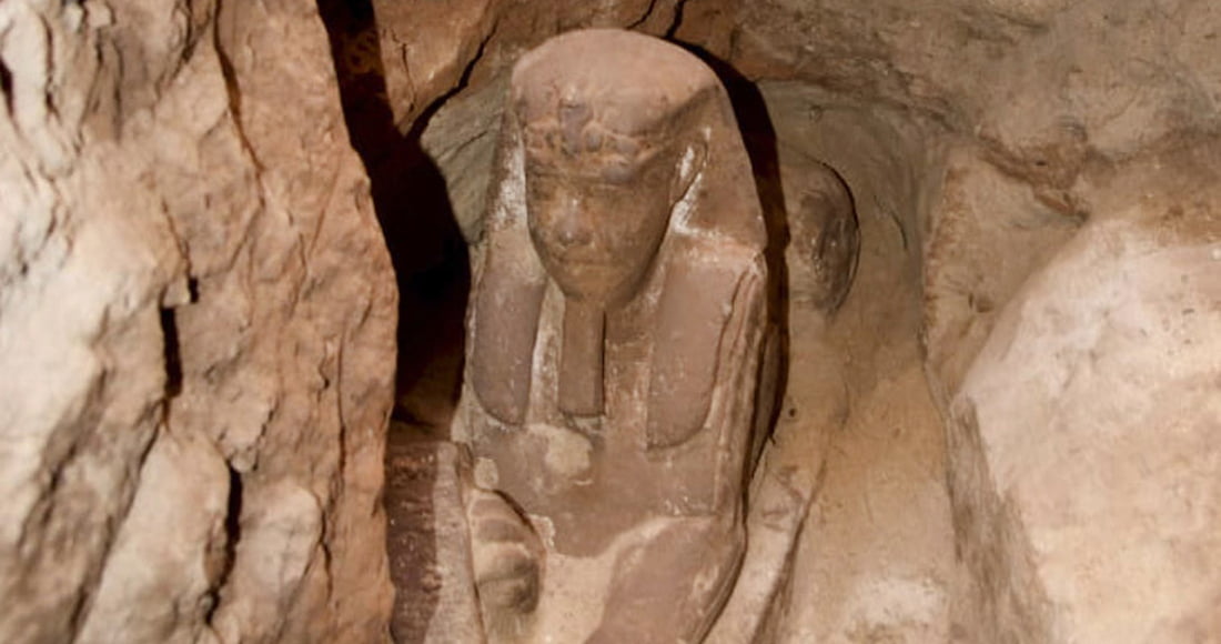 Arqueólogos descubren estatua antigua en Egipto