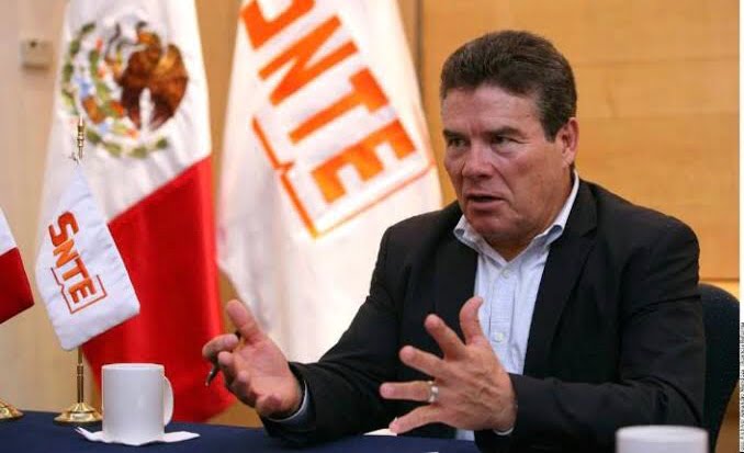 Miembros del SNTE denuncian a Juan Díaz de la Torre ante PGR