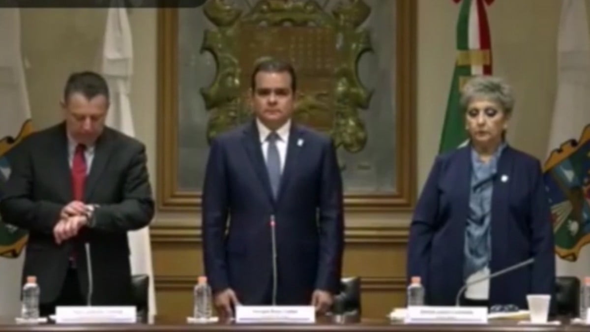 Por fallecimiento de ex alcalde, cuerpo edilicio de Nuevo Laredo guarda un minuto de silencio