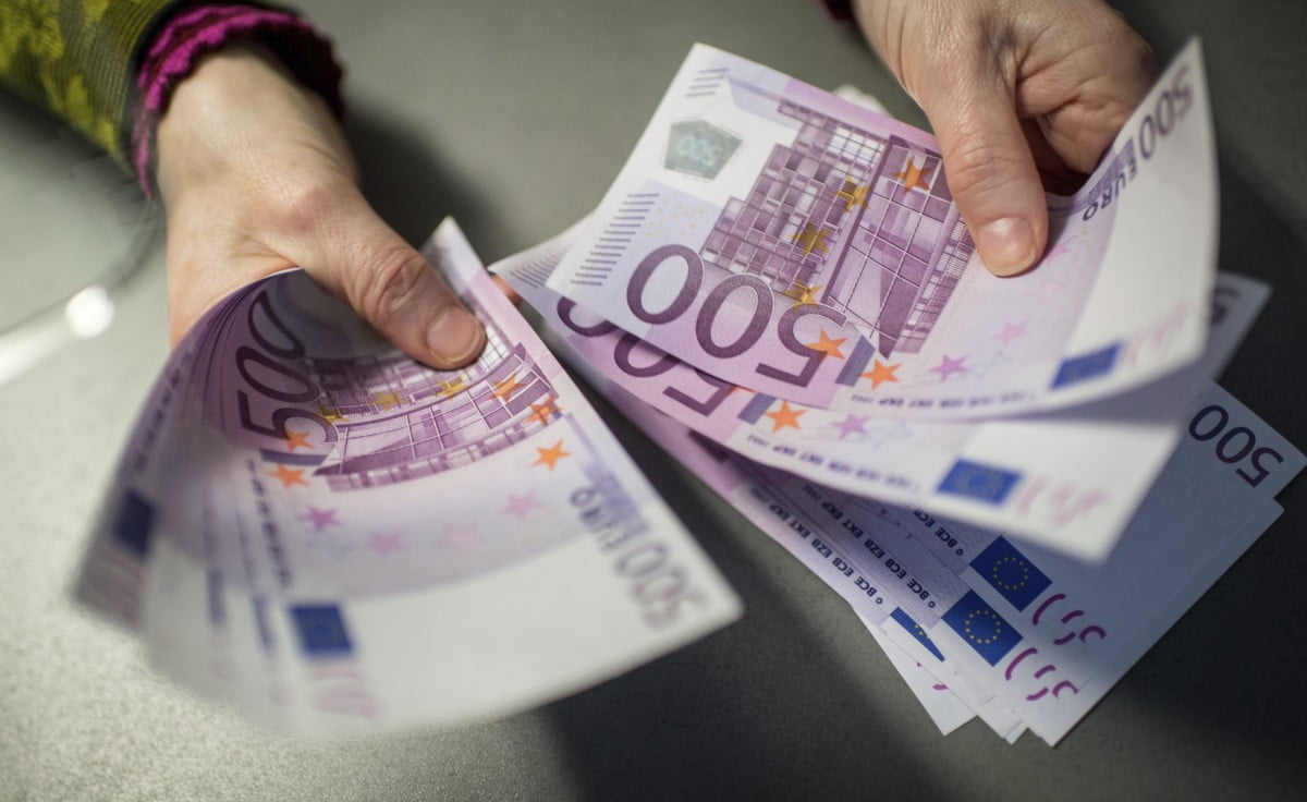 Gerente de banco sustrae 1 millón de euros y los reparte entre «necesitados»