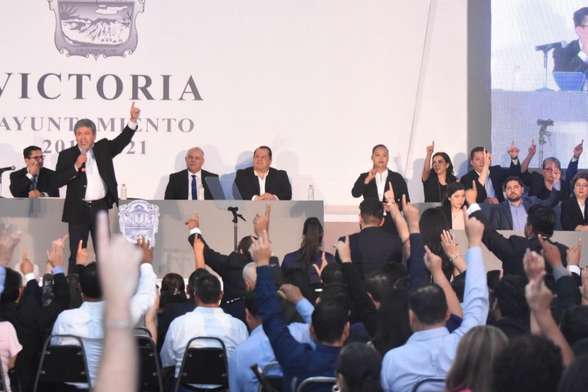 Xico rinde protesta como alcalde de Victoria