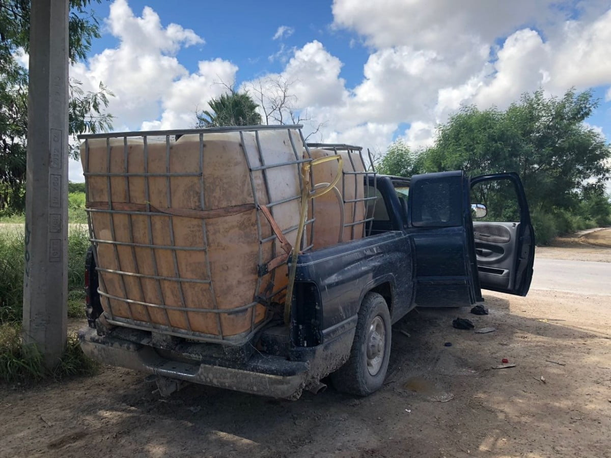 Aseguran arsenal y 22 mil litros de hidrocarburo ilegal en Río Bravo