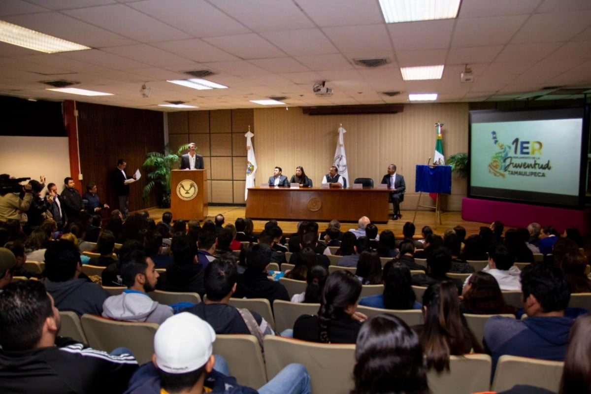 Reconoce UAT a creadores del parlamento juvenil tamaulipeco