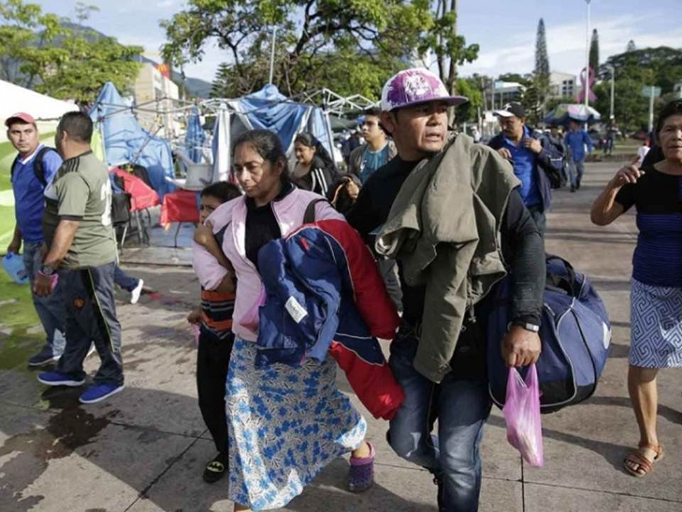 Segunda caravana de migrantes salvadoreños sale con rumbo a EU