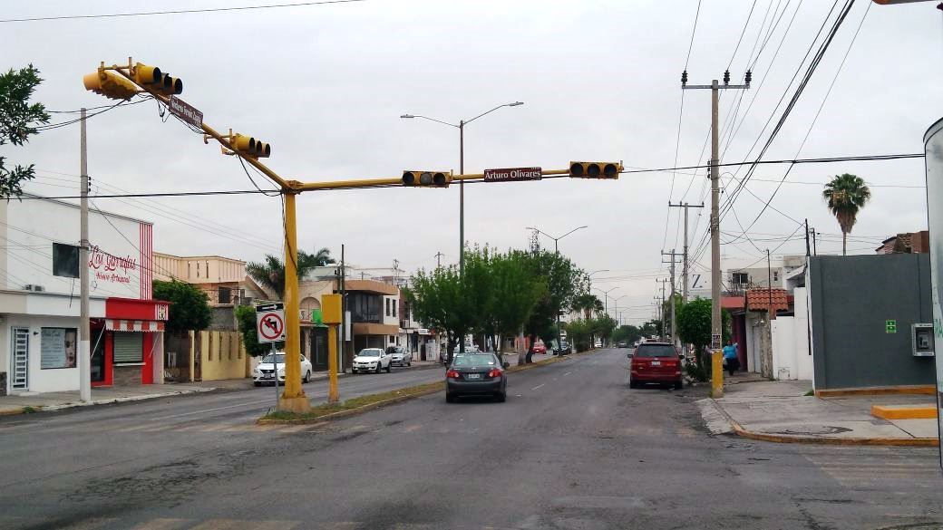 Reparan los semáforos de Victoria con piezas usadas