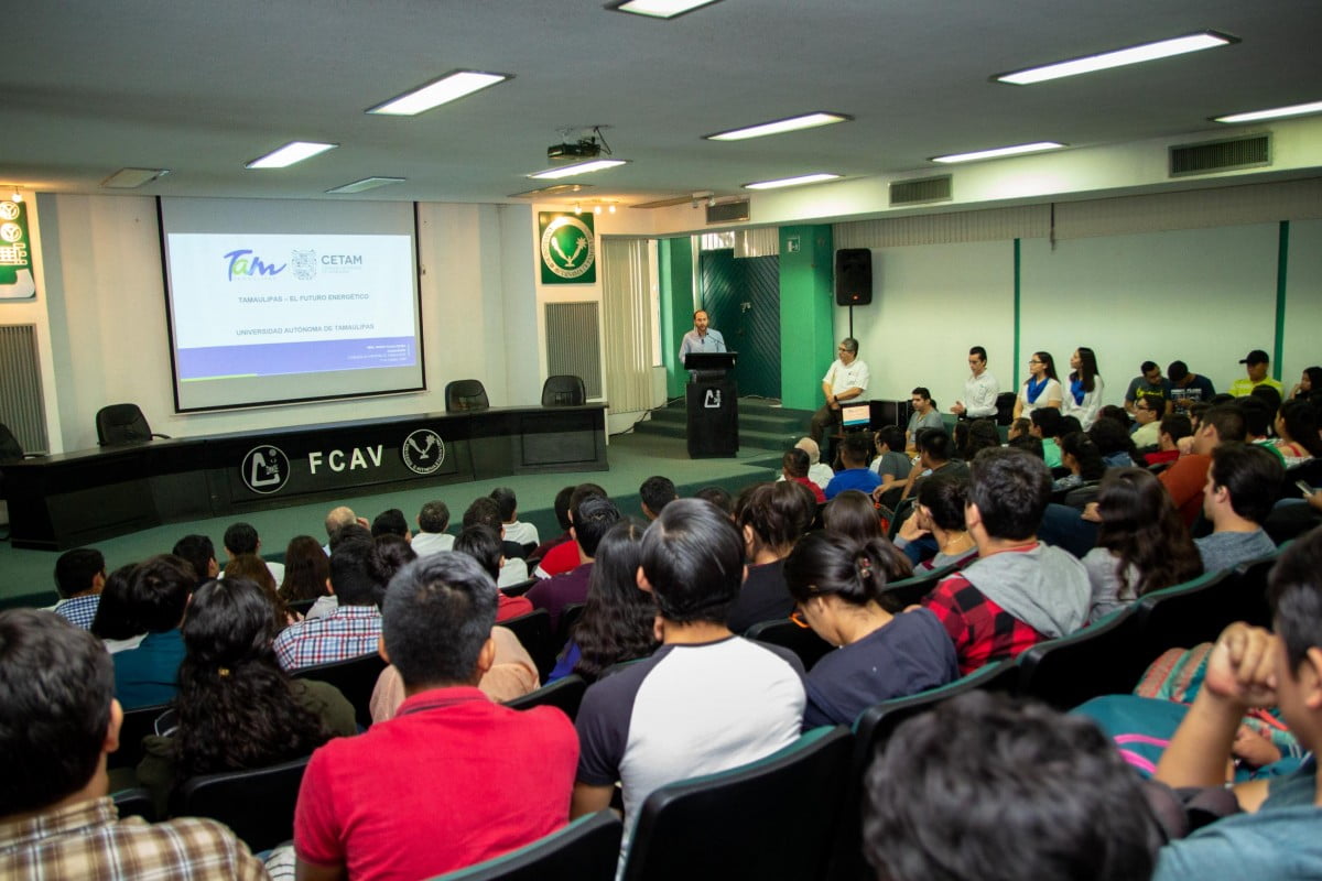 Exponen a estudiantes de la UAT oportunidades del sector energético