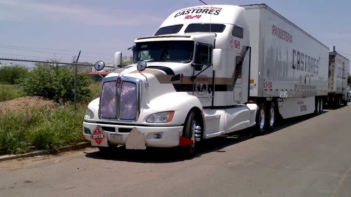 Anuncian paro operadores de camiones de carga en Nuevo Laredo
