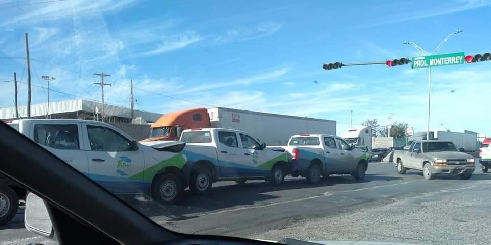 ¡Carambola! Chocan en Nuevo Laredo 3 camionetas de la Secretaría de Salud
