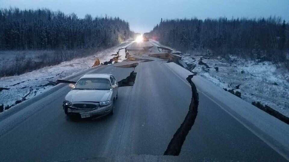 Terremoto magnitud 7.0 sacude Alaska; hay alerta de tsunami