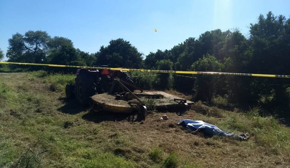 Abuelito muere aplastado por su tractor