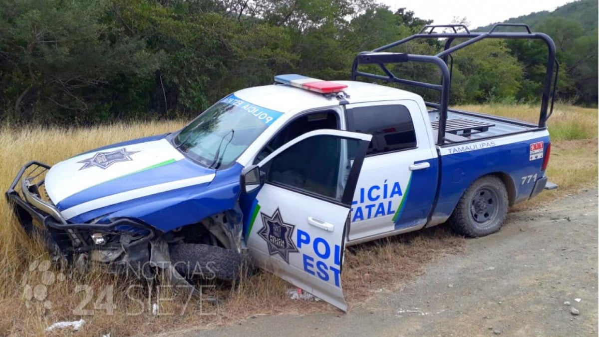 Choca automóvil contra patrulla estatal; dos lesionados