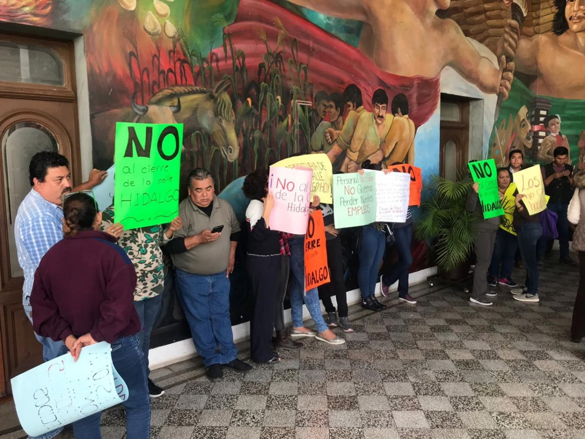 Comerciantes se manifiestan; no quieren que calle Hidalgo sea peatonal