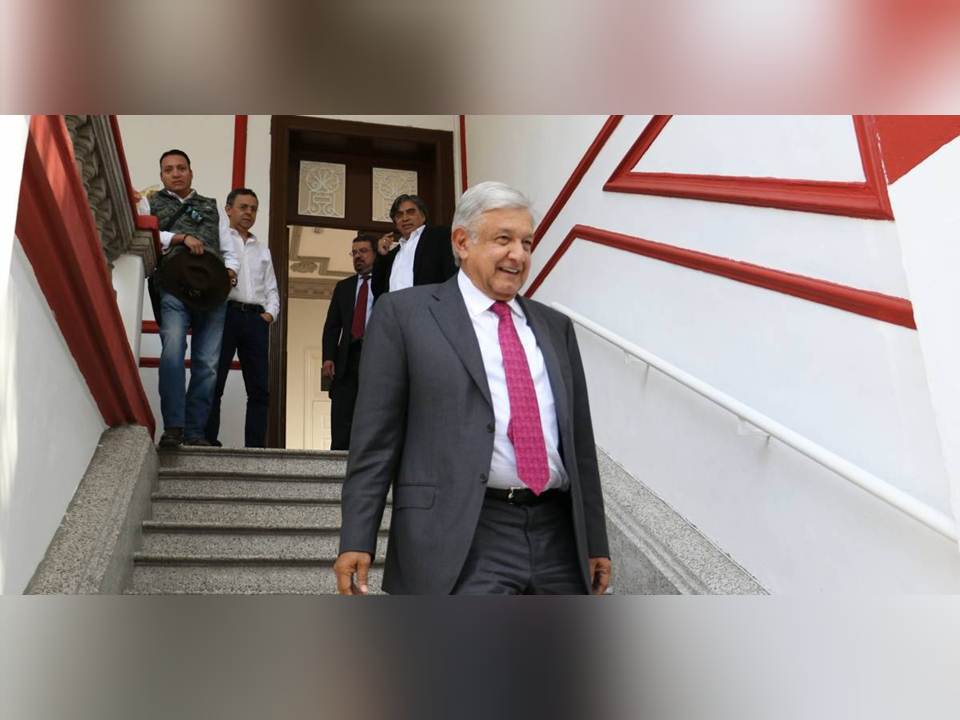A 8 días de asumir la presidencia; AMLO sostiene reunión con futuro gabinete