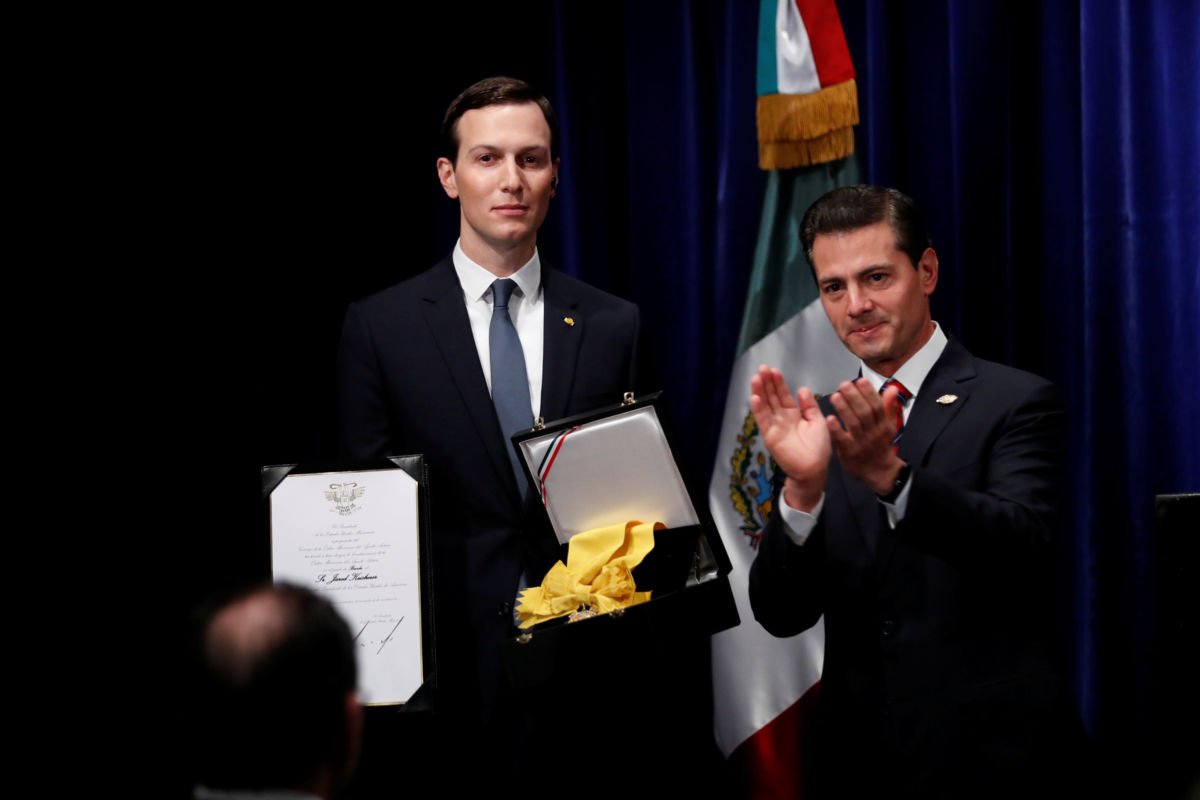 Peña Nieto entrega a yerno de Trump la Orden del Águila Azteca